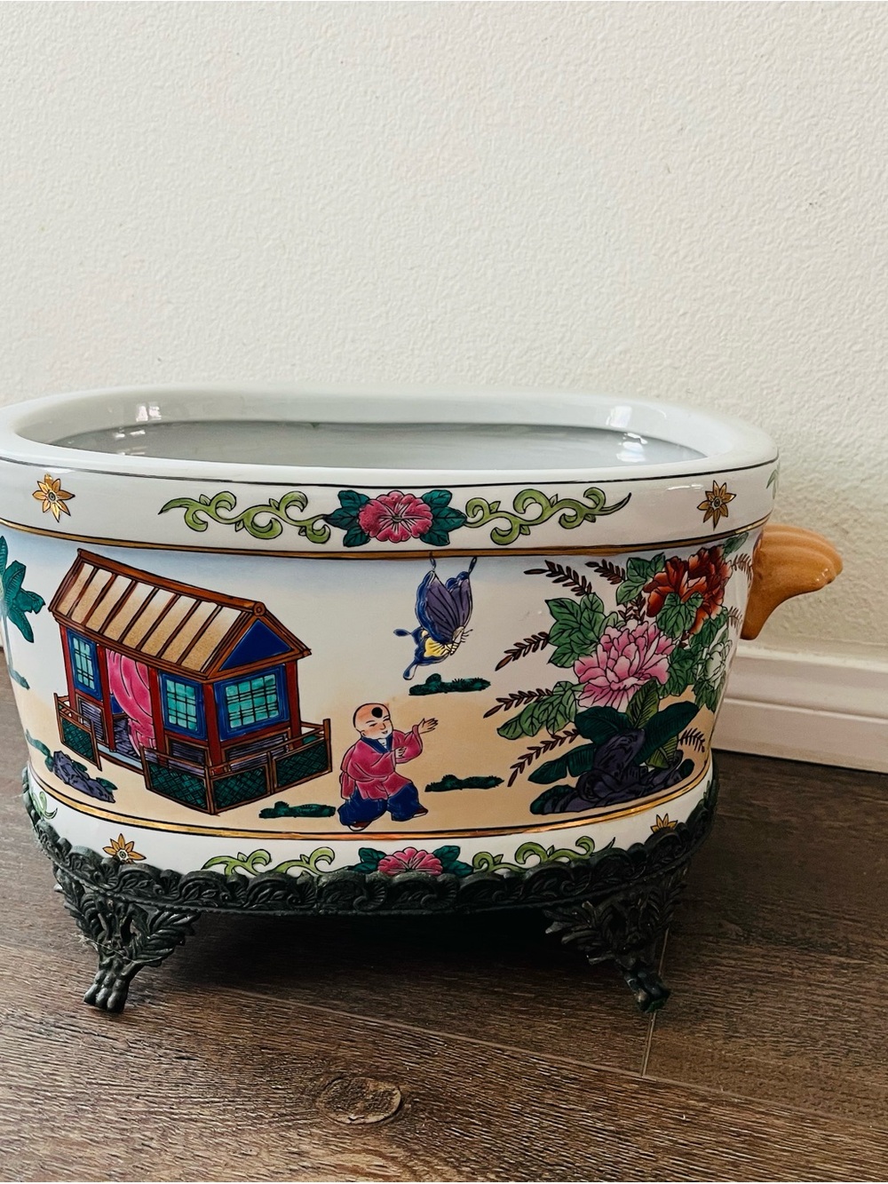 Chinese Elegant Porcelain Oval Footbath With Base